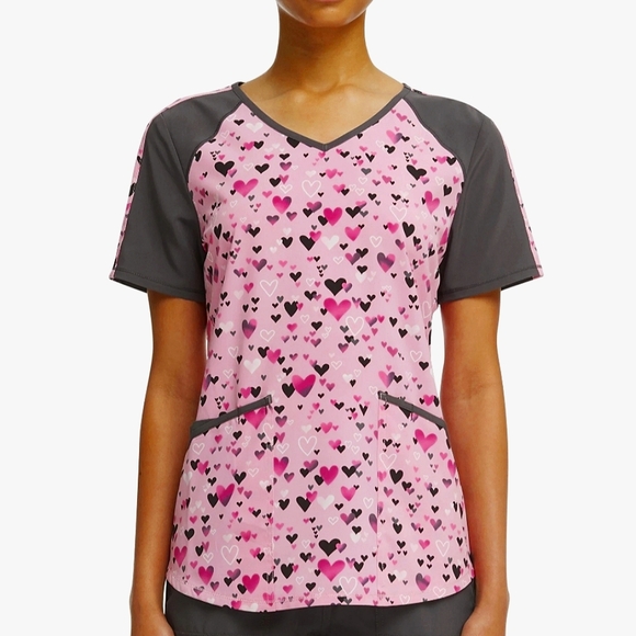 Small pink heart print scrub top - Picture 13 of 13